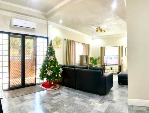 Abucay Guests House — 4-Star Luxury Hotel in Tacloban, Philippines