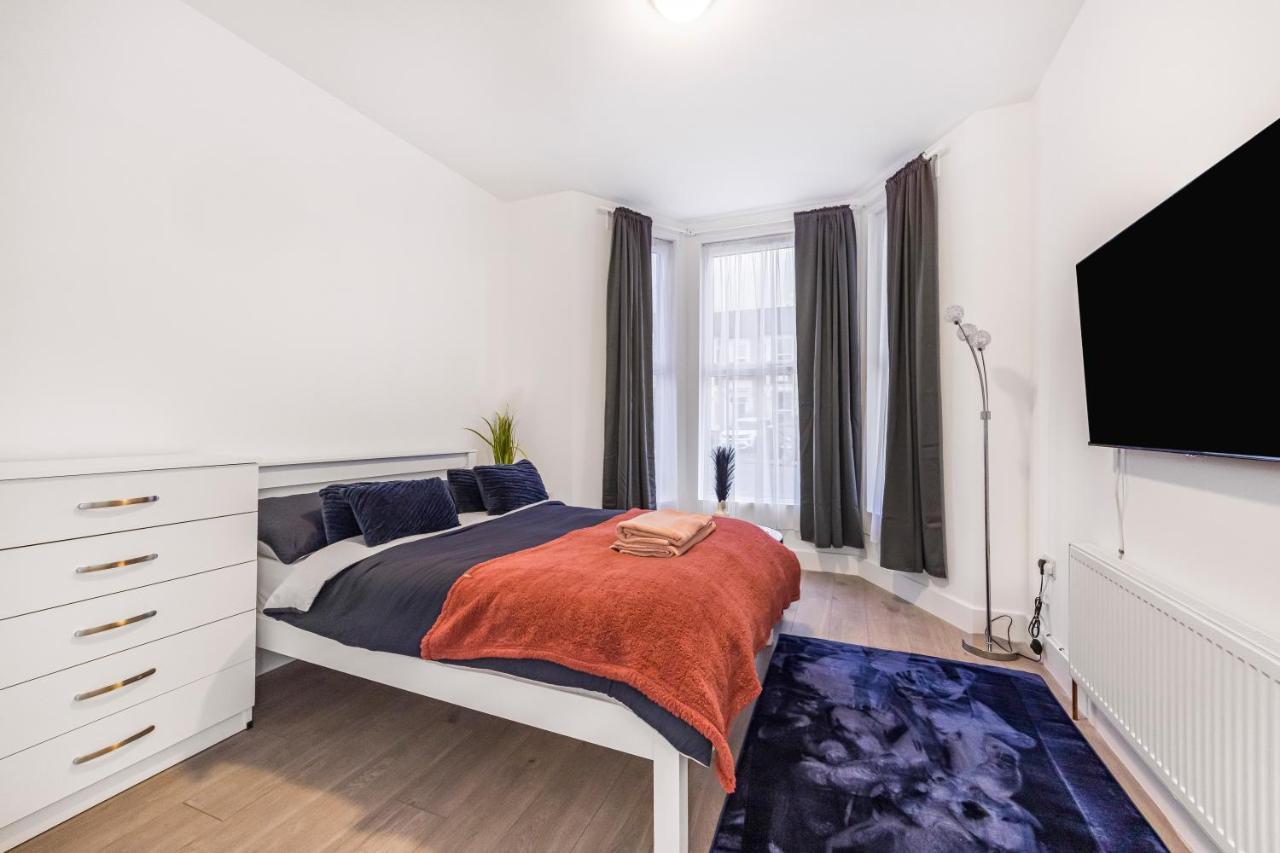Amazing Flat Centrally Located - carbon neutral hotel in Ilford