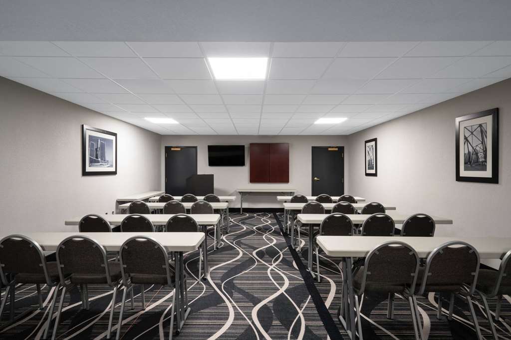 La Quinta Inn & Suites by Wyndham Knoxville East - photo 27