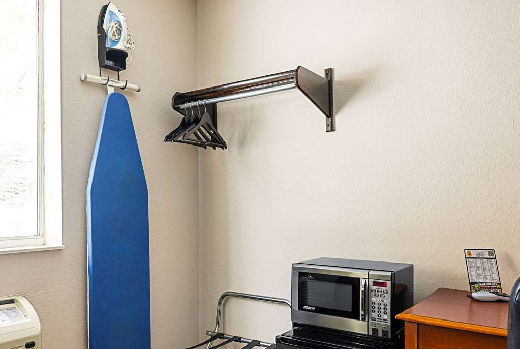 Super 8 by Wyndham Pittsburgh Monroeville - photo 33
