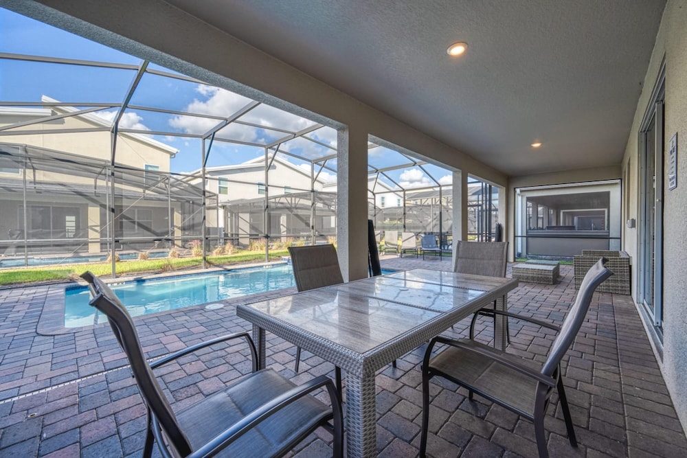 Family Paradise Space Themed Perfect Location - photo 11