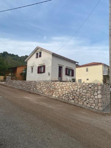Robola Retreat Cottage — 4-Star Luxury Hotel in Valsamata, Greece