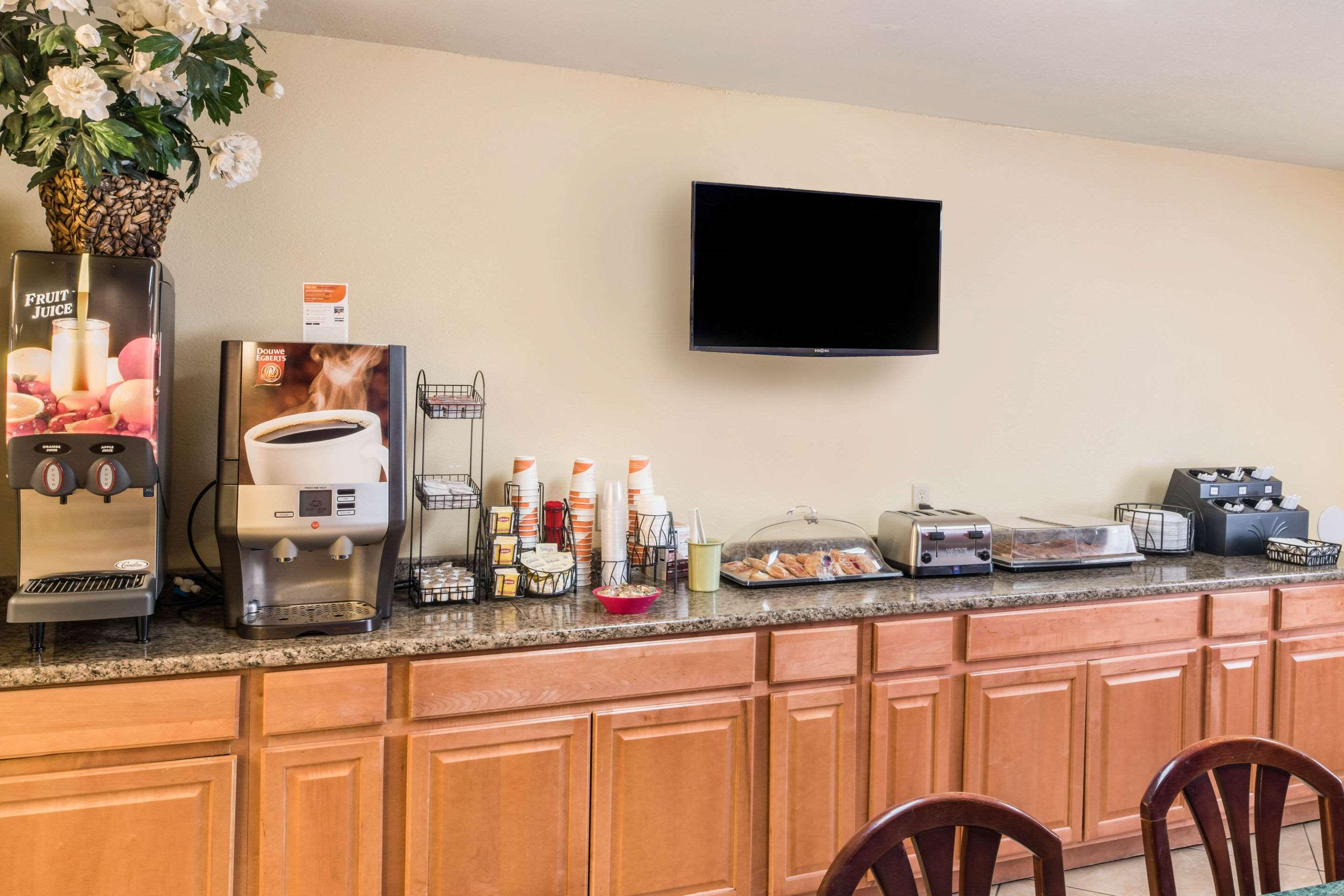 Econo Lodge Gilroy - photo 28