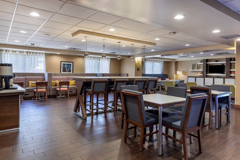 Hampton Inn Norco Corona Eastvale - photo 2