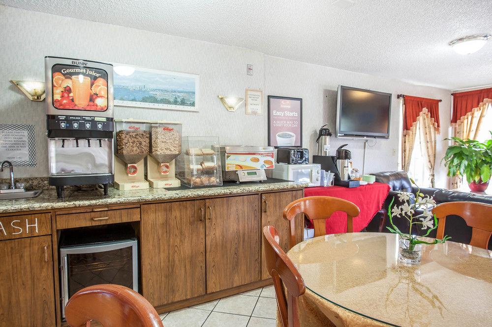 Econo Lodge SeaTac Airport North Seattle - photo 11