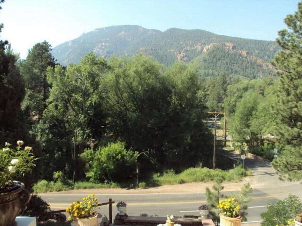 The Cheyenne Cañon Inn - photo 20