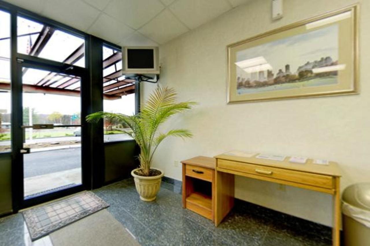 Americas Best Value Inn Wethersfield Hartford - photo 7