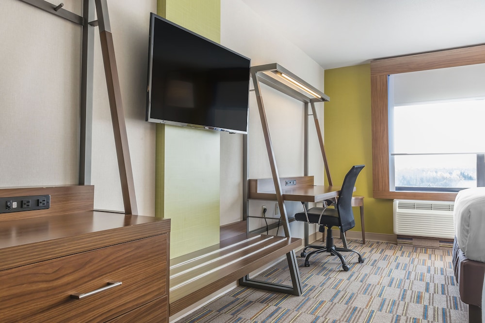Holiday Inn Express & Suites Clarion By IHG - photo 17