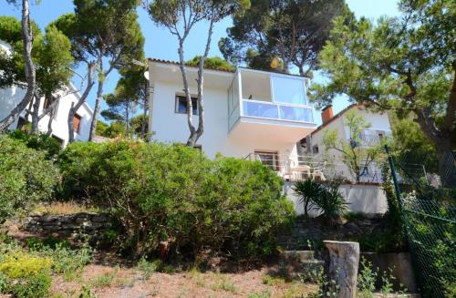 Apartamento ILSE — 4-Star Luxury Hotel in Torroella De Montgri, Spain