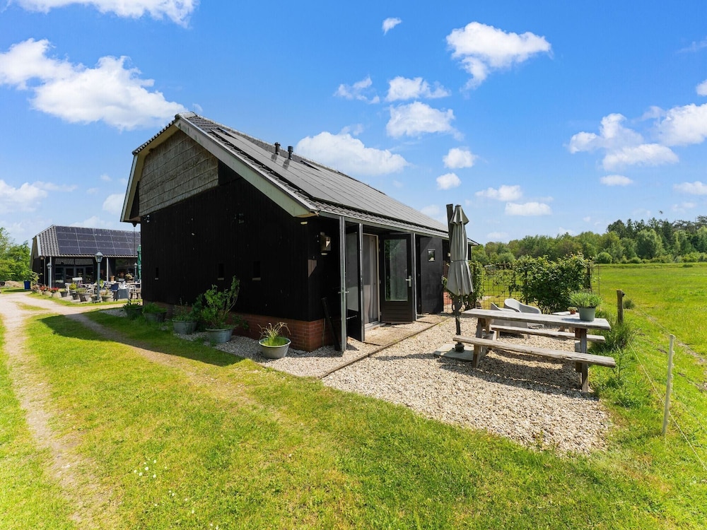 A Lovely Cottage on the Dwingelderveld Nature Park Beilen — 4-Star Luxury Hotel in Beilen, Netherlands