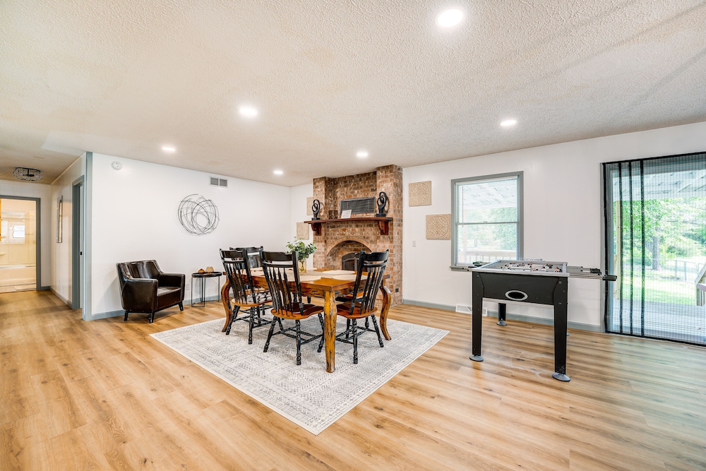 Pet friendly Shell Knob Retreat w Deck & Grill — hotel in Shell Knob