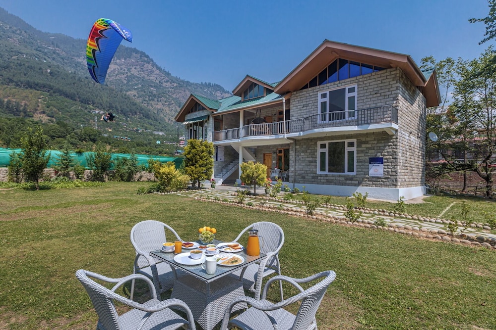 Raison Meadows in Kulu, India