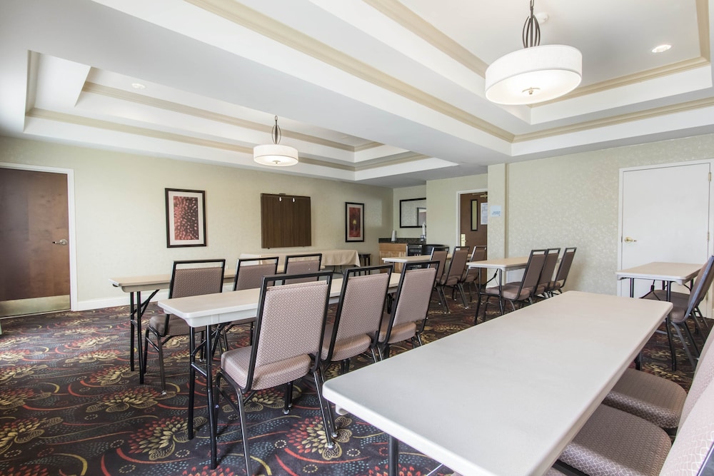 Holiday Inn Express & Suites Cullman - photo 37