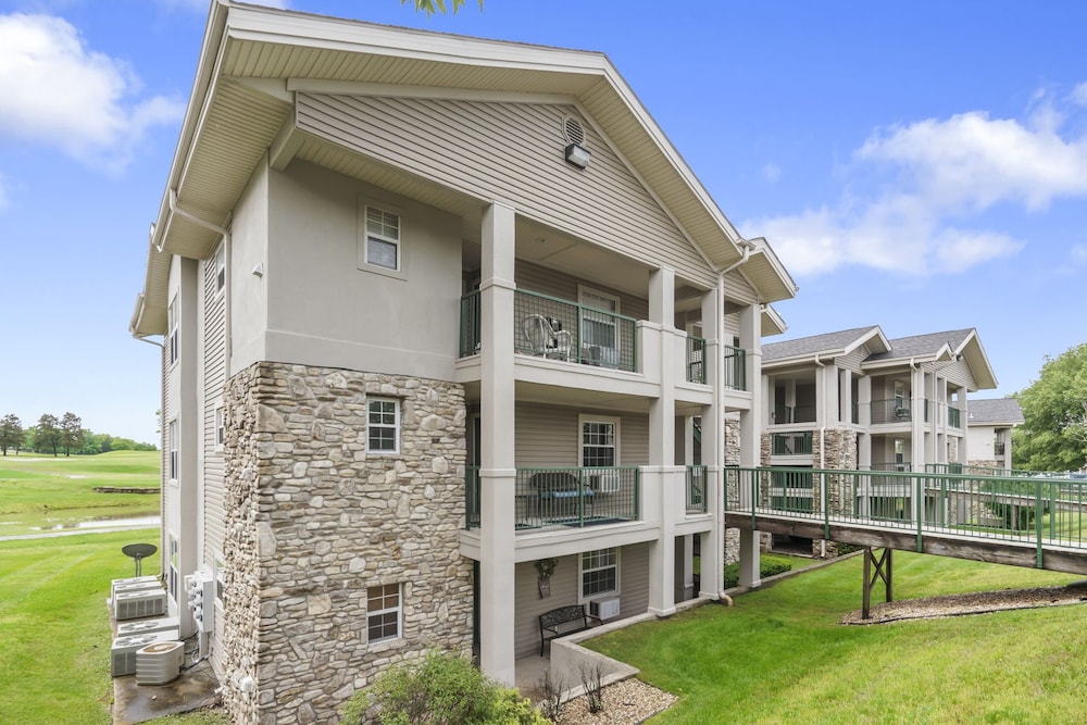 Veltings Golf View Getaway Holiday Hills Branson Golf Resort Outdoor Pools - photo 17