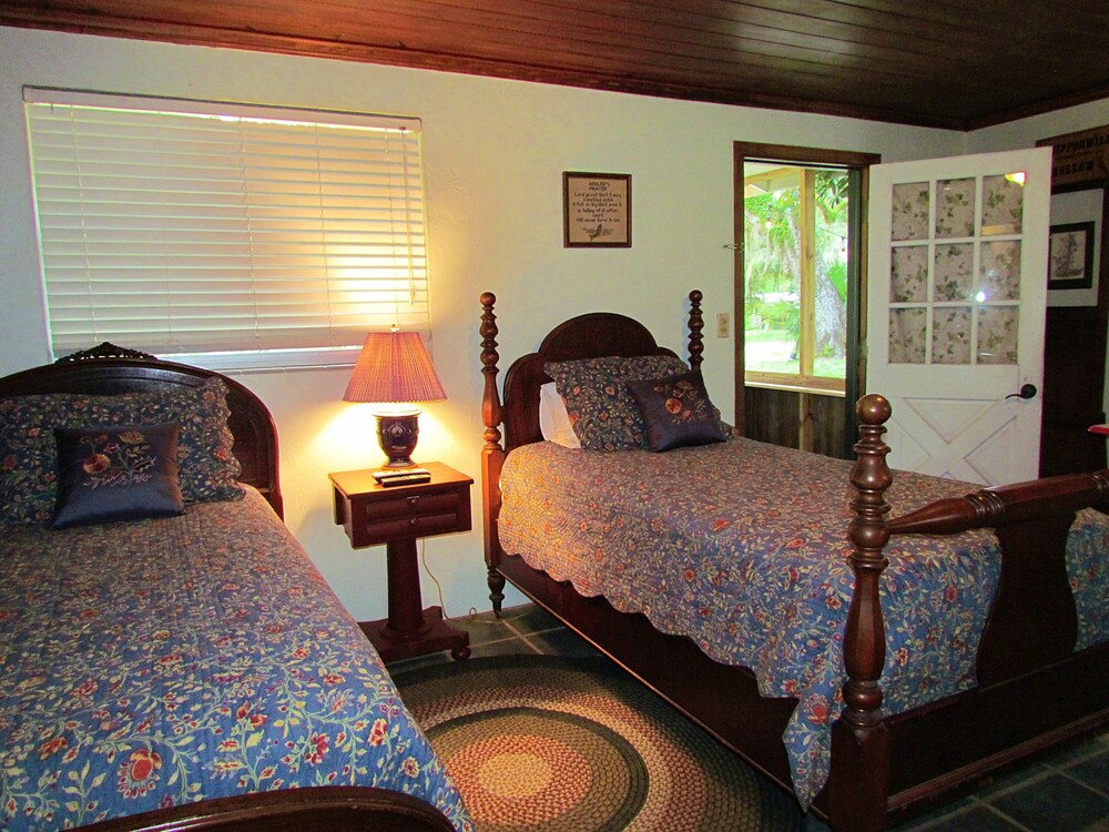 Yearling Restaurant and Cabins - photo 8
