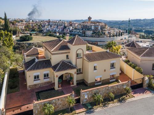Holiday Home Villa Unica by Interhome — 4-Star Luxury Hotel in Fuengirola, Spain