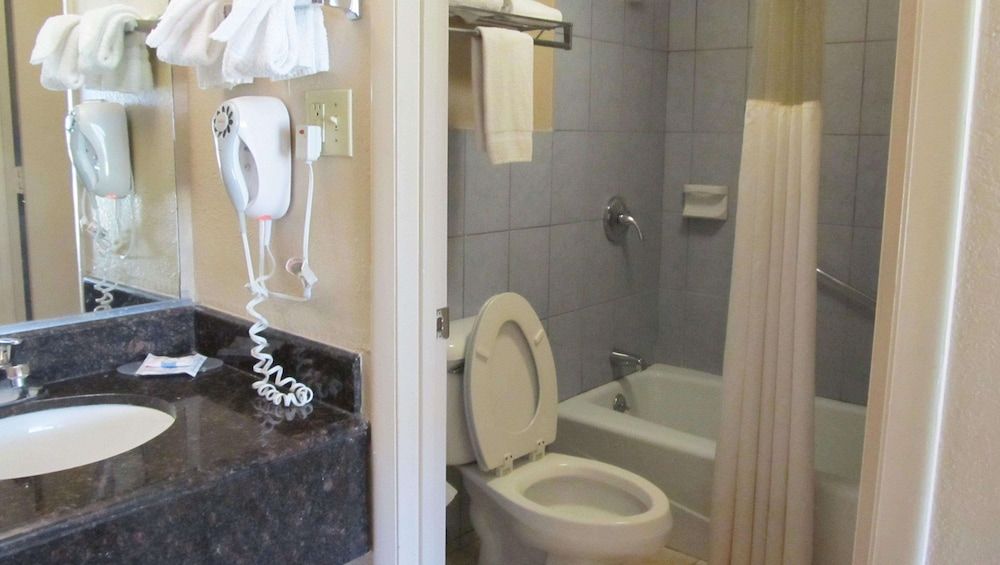 Magnuson Hotel Idabel - photo 7