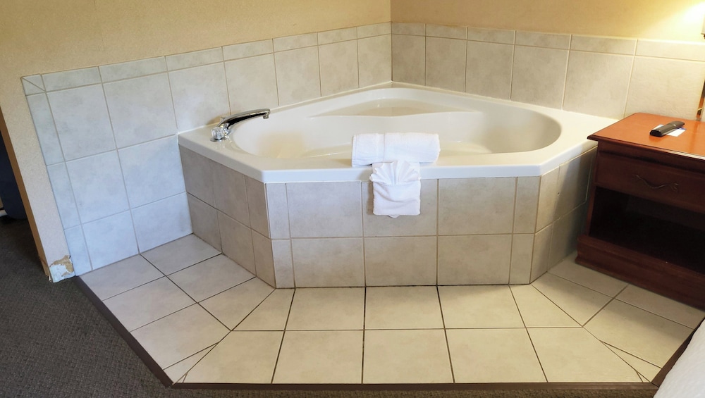 Magnuson Hotel West Liberty - photo 24