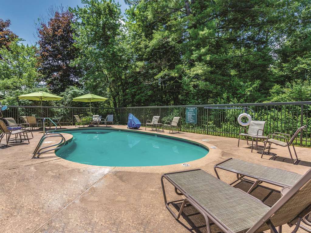 La Quinta Inn & Suites by Wyndham Salem NH - photo 10