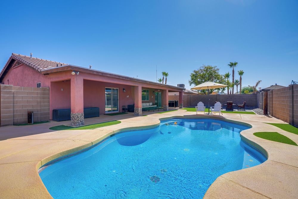 Near Golf Courses Poolside Paradise In Yuma — Yuma