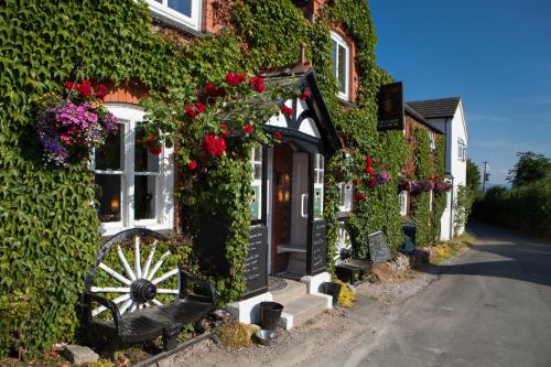 The Golden Lion Inn — hotel in Denbigh