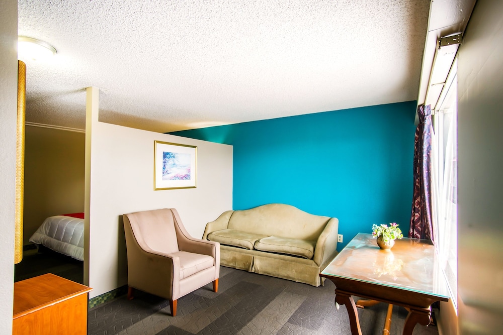 OYO Hotel Hutchinson West 4th Ave - photo 18
