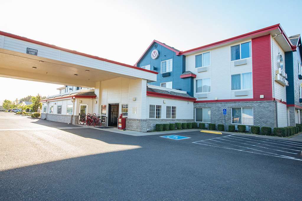 Red Lion Inn & Suites McMinnville - photo 3
