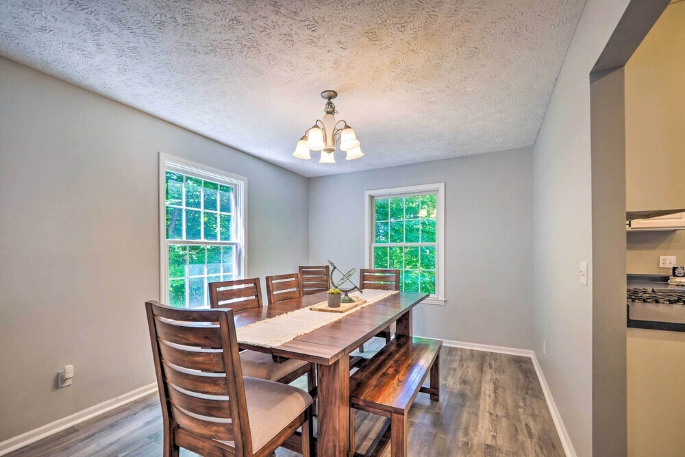 2 Mi to Dtwn Beulah Family Home with Fireplace — 4-Star Luxury Hotel in Beulah, United States