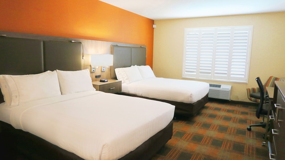 Holiday Inn Express & Suites Elk Grove Central Hwy 99 by IHG - photo 6