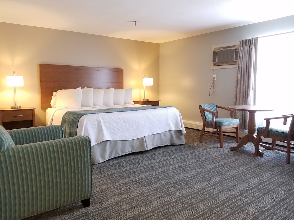 Hampton Village Inn - photo 5