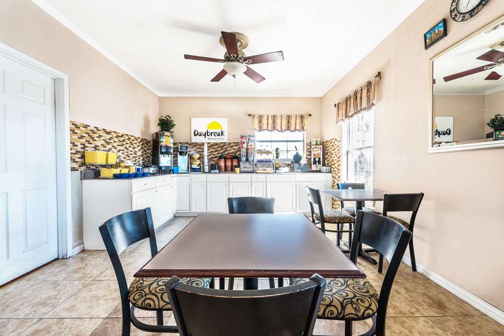 Days Inn by Wyndham Gainesville - photo 35