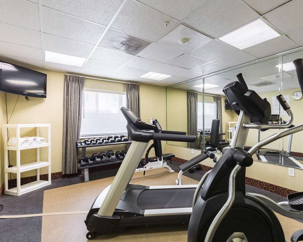 Econo Lodge Inn & Suites East - photo 34