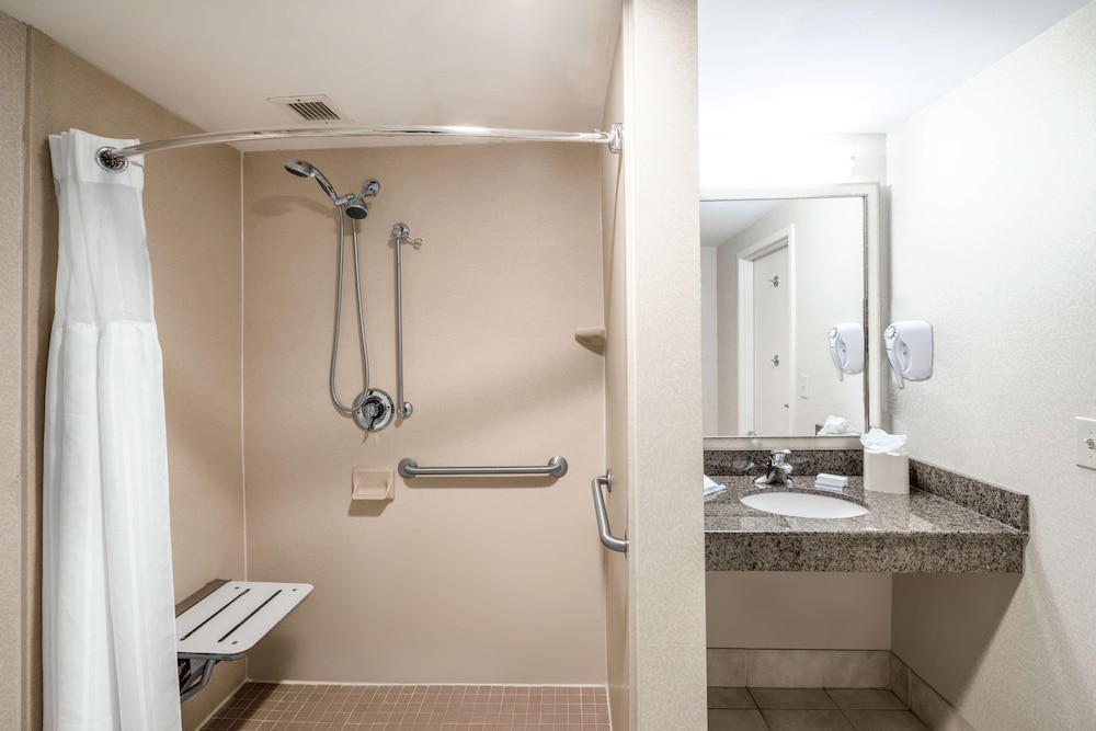 Hilton Garden Inn Richmond Airport - photo 19