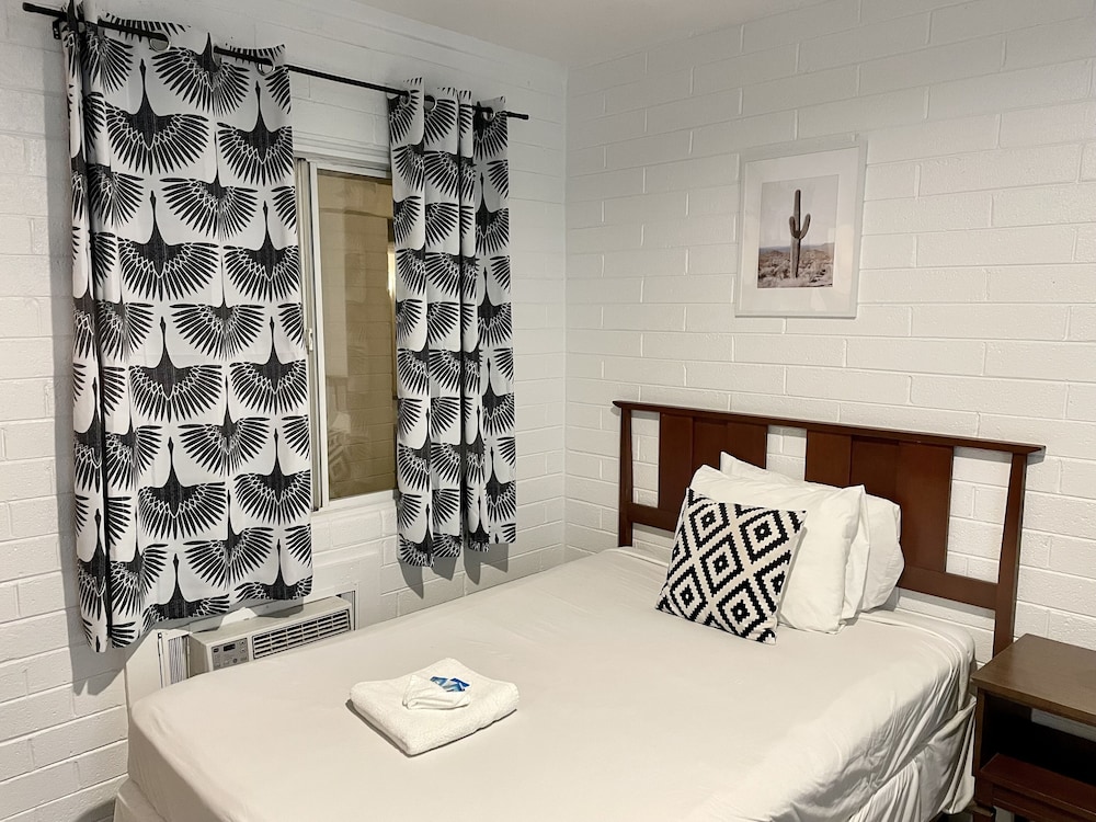 The Postcard Motel - photo 31
