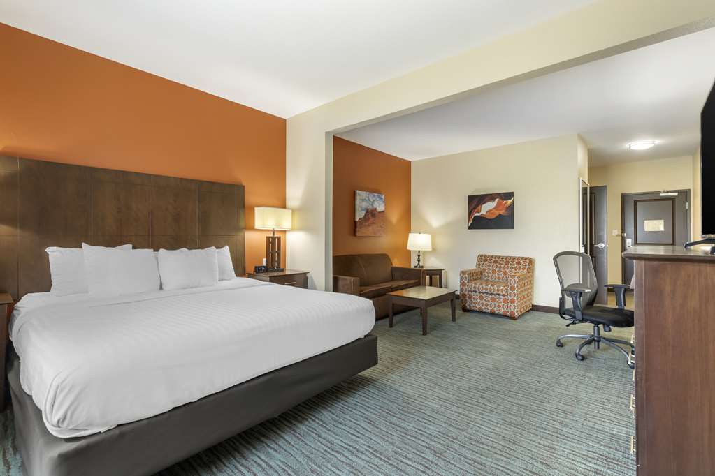 Best Western Plus Longhorn Inn & Suites - photo 25