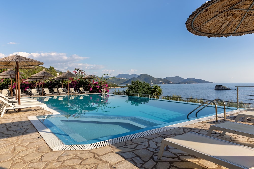Costa Smeralda — 4-Star Luxury Hotel in Igoumenitsa, Greece