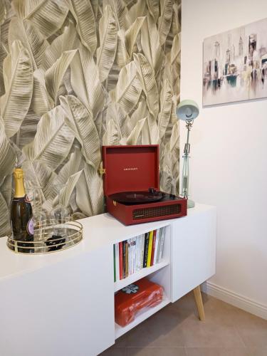 Ai Castelli Apartment Locazione Turistica CIN IT58060C2FHNREG9A — 4-Star Luxury Hotel in Colonna, Italy