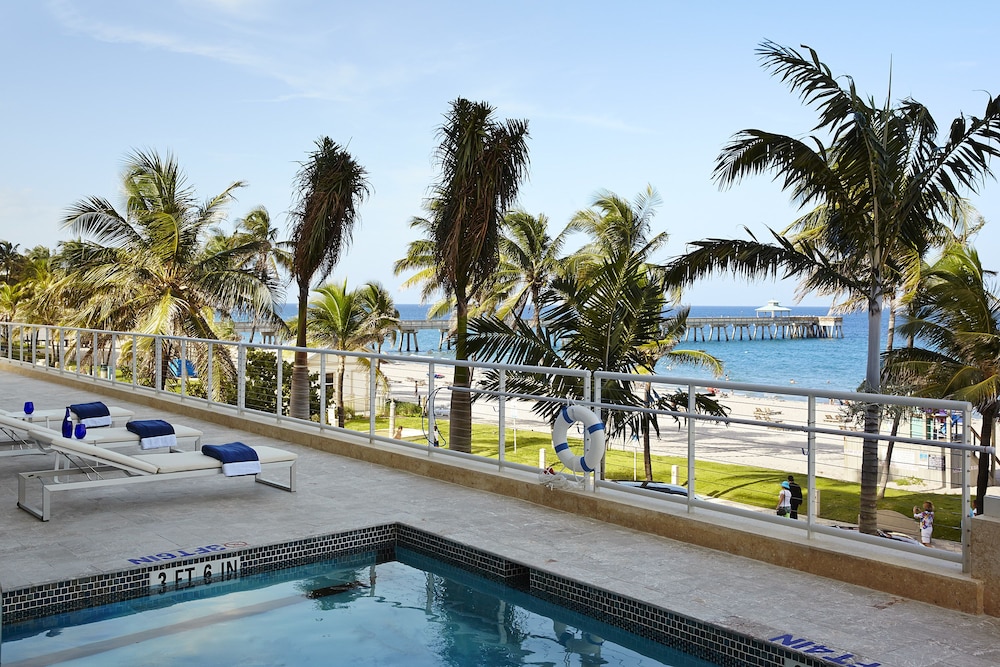 Royal Blues Hotel - carbon neutral hotel in Deerfield Beach