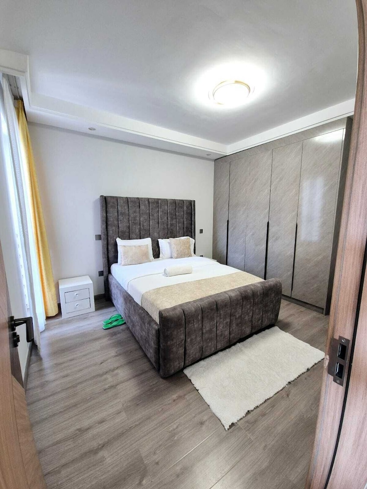 Lux suites 108 Riverside Apartments