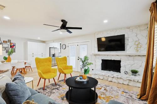 Modern Luxury x Backyard Pool Retreat 4 BD 2 BA — 4-Star Luxury Hotel in Plano, United States