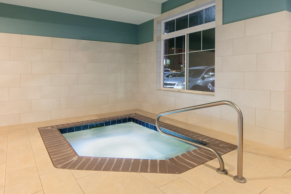 Holiday Inn Express Hotel & Suites Seaside Convention Center by IHG - photo 37