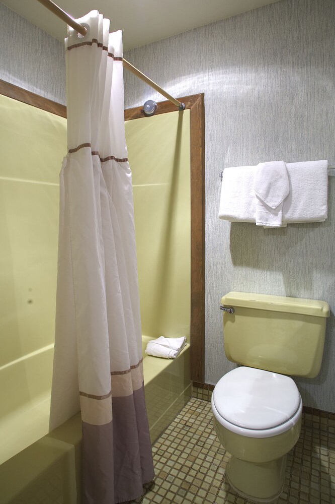 Hi Tide Oceanfront Inn - photo 38