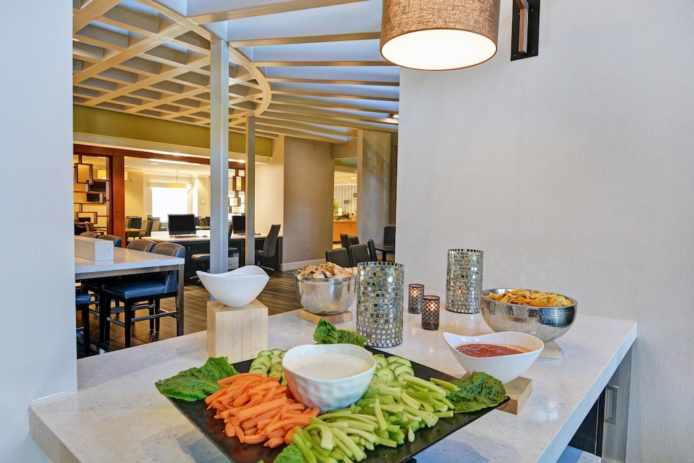 Embassy Suites by Hilton Valencia - photo 27