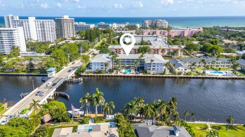 Boca Coastal Waterfront Stay 2br 2ba Pool Gym Parking Walk To Beach 22016328 — Boca Raton