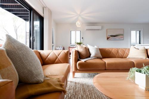 Three Story Haven City Views & Near Gorge in Launceston, Australia