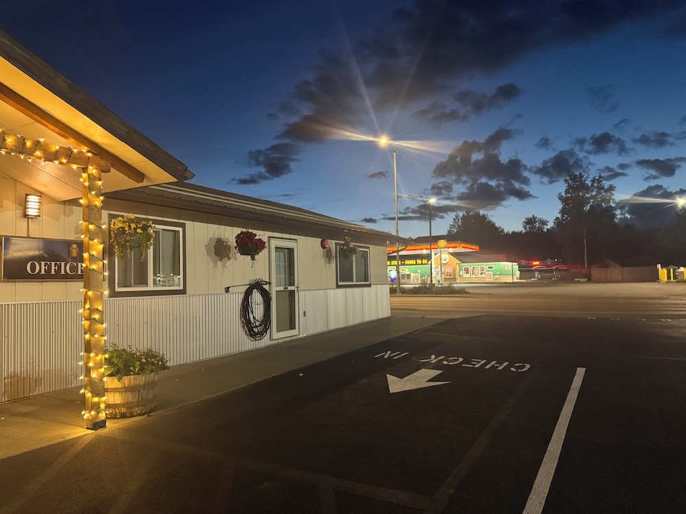 The Pioneer Motel - photo 27