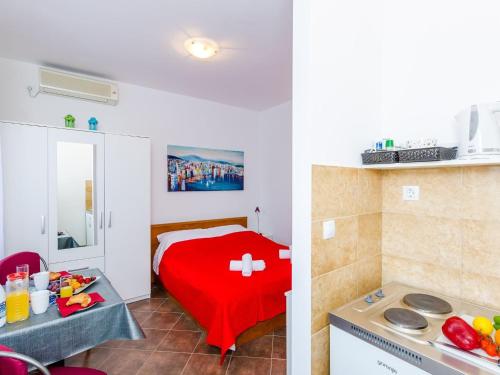 Miracle Apartments Studio Apartment with Terrace and City View