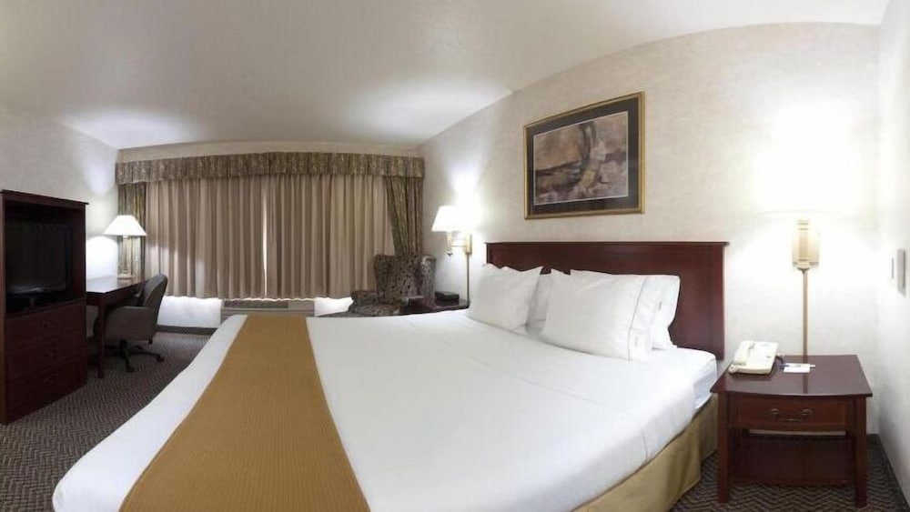 Holiday Inn Express Hotel & Suites Fort Atkinson by IHG - photo 5