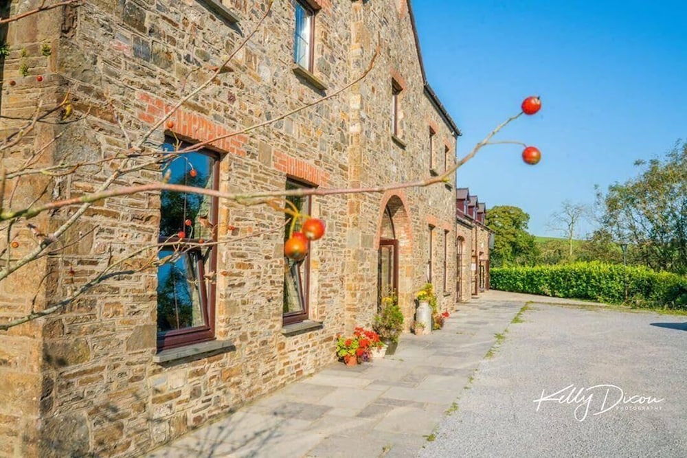 Llety Cynin — 4-Star Luxury Hotel in Carmarthen, United Kingdom