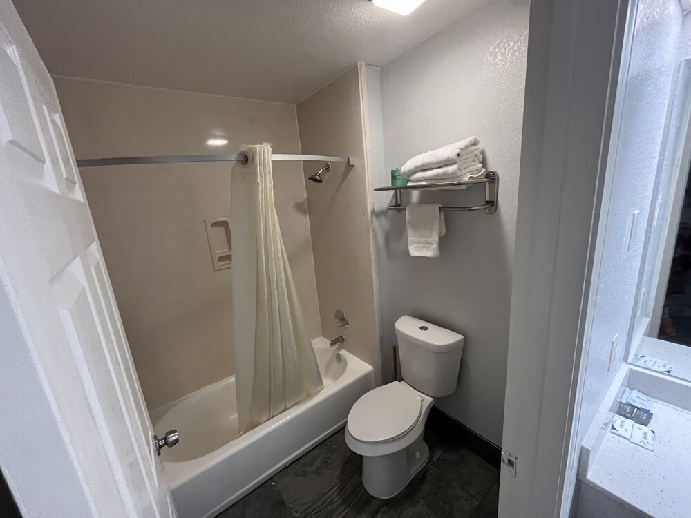 Atria Inn & Suites - photo 13